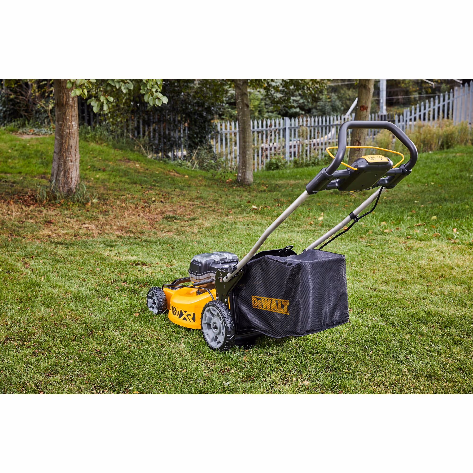 Tondeuse XR 2 X 18 V Brushless - largeur de coupe (cm) : 48 / carter en acier (cm) : 51 / hauteur de coupe : 5 / capacité de collecte (L) : 55 - sans batterie ni chargeur