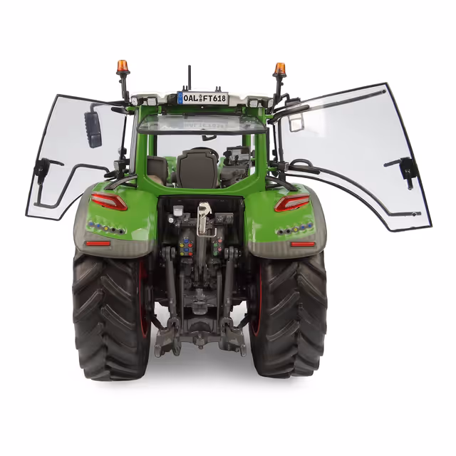 TRACTEUR FENDT 618 VARIO AVEC CHARGEUR FRONTAL AU 1/32EME UNIVERSAL HOBBIES