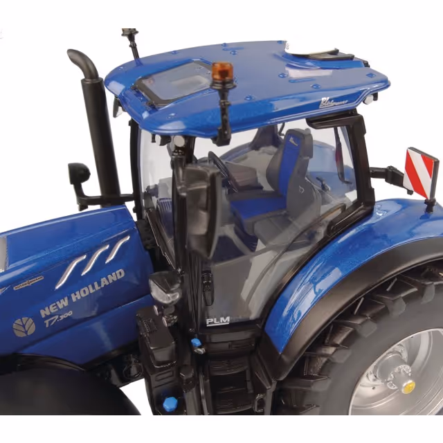 TRACTEUR NEW HOLLAND T7.300 BLUE POWER AU 1/32EME UNIVERSAL HOBBIES