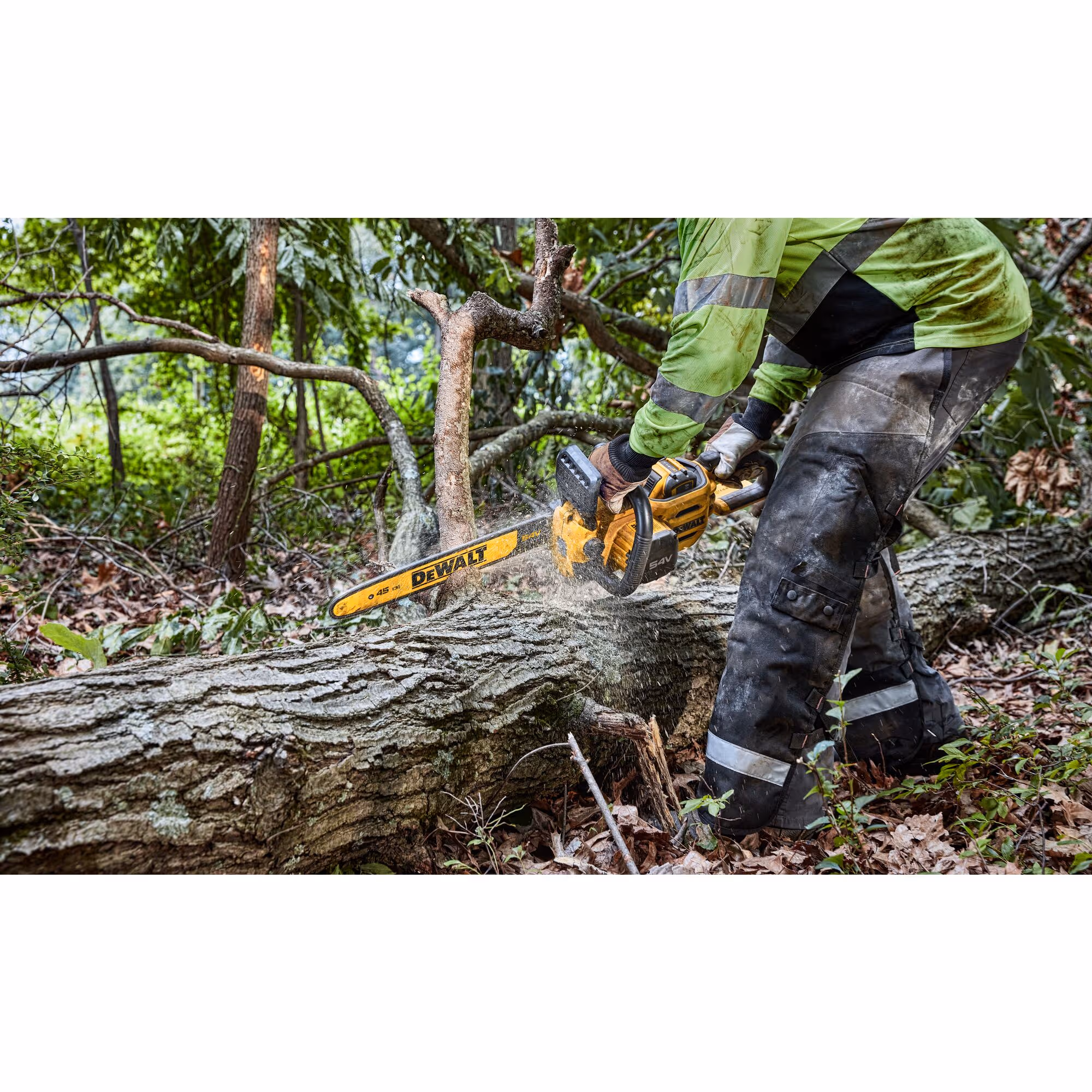 Tronçonneuse 45 cm XR FLEXVOLT 54 V 3 Ah Li-ion Brushless - longueur de chaine (cm) : 45 / régime de chaine : 13,5 m/s - 1 batterie, chargeur, mallette de transport