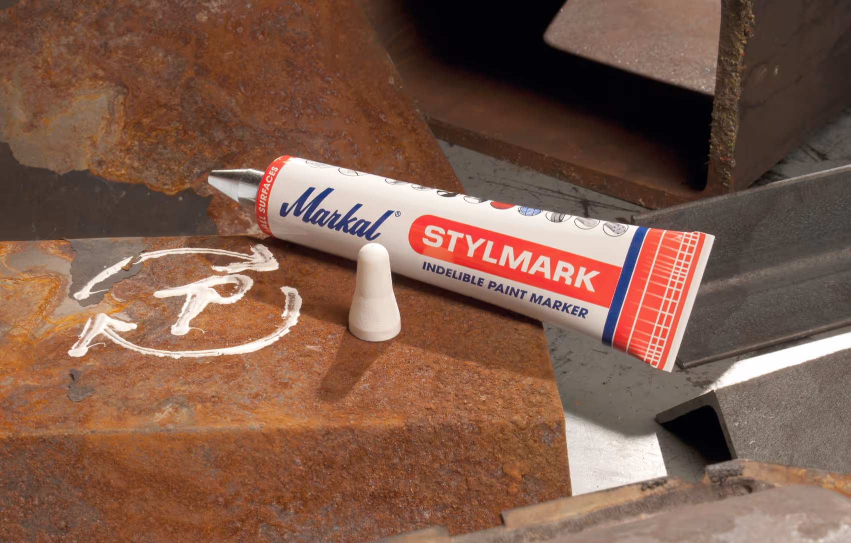 Tube marqueur a bille indelebile toutes surfaces blanc