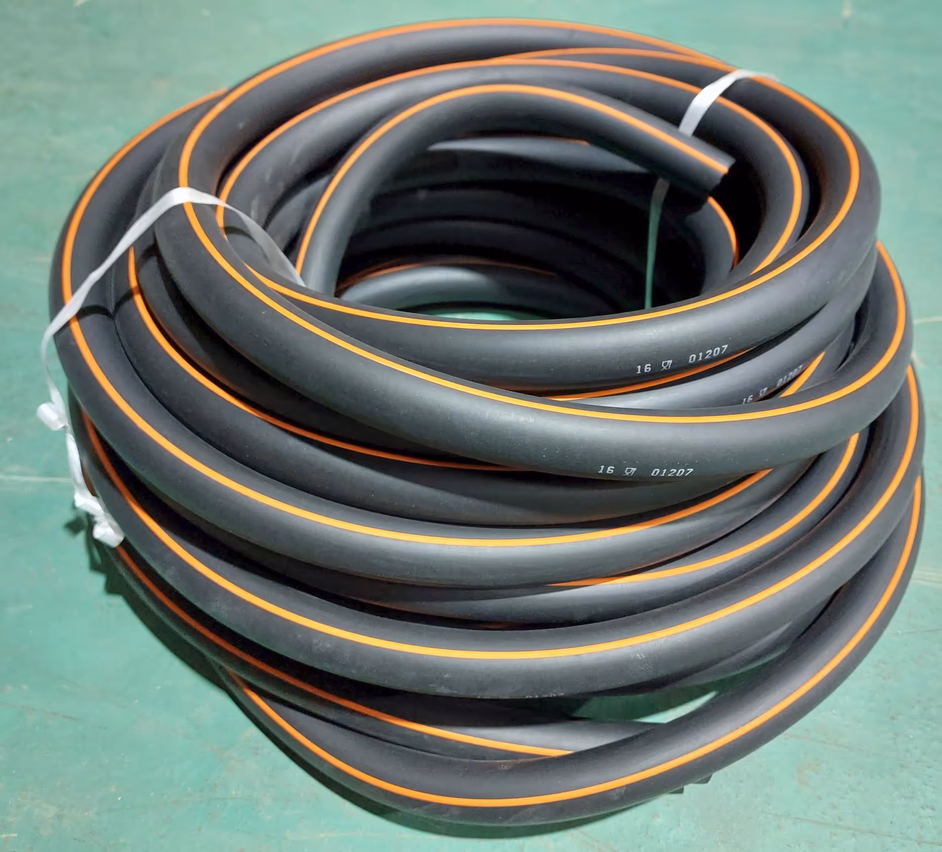 Tuyau caout. bfr 16x27 1lo [xm] (c25)